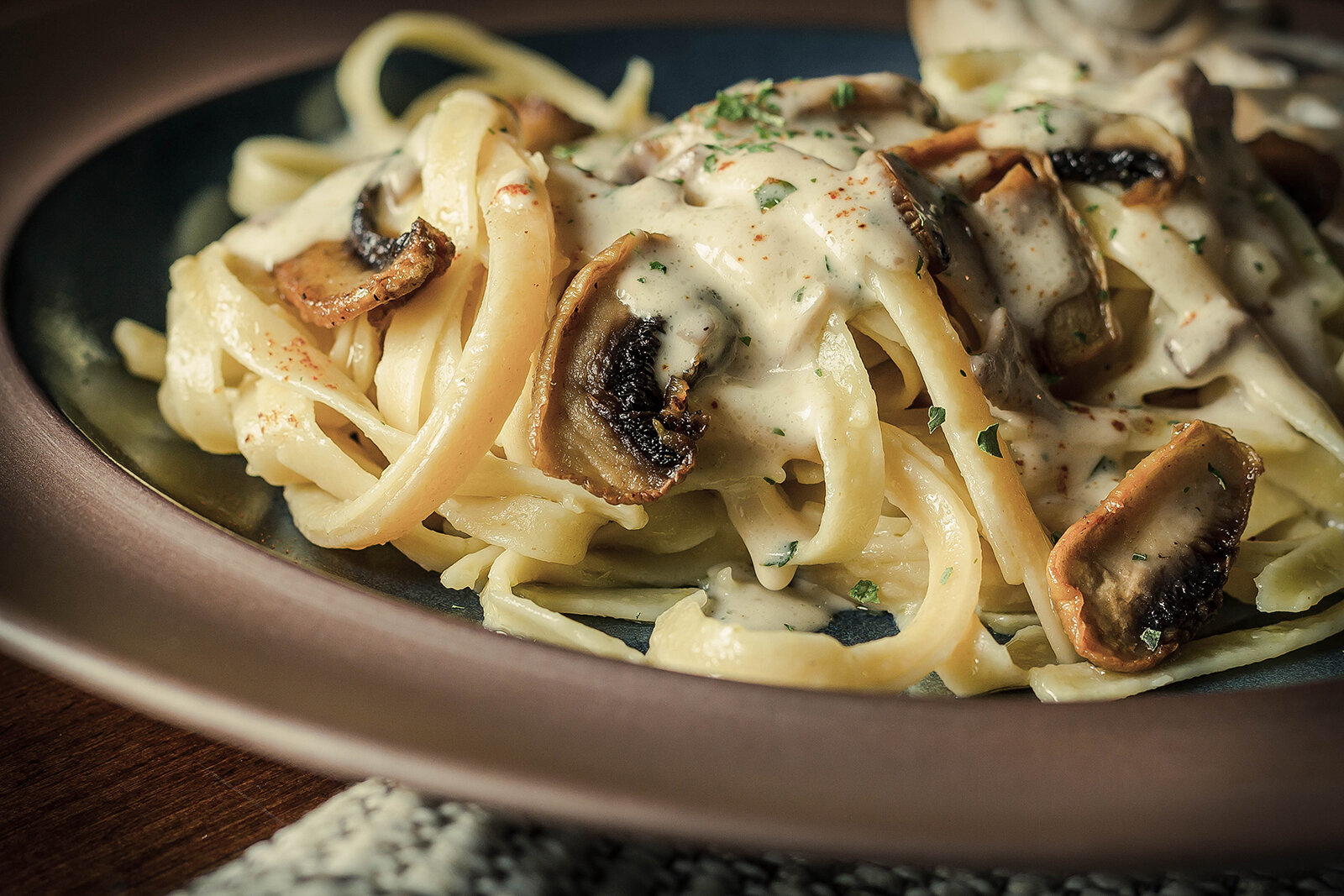 Fetuccini en Crema de Pimientos y Lomo de Cerdo